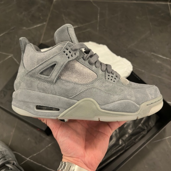 Jordan 4 Retro Kaws - Picture 3 of 8